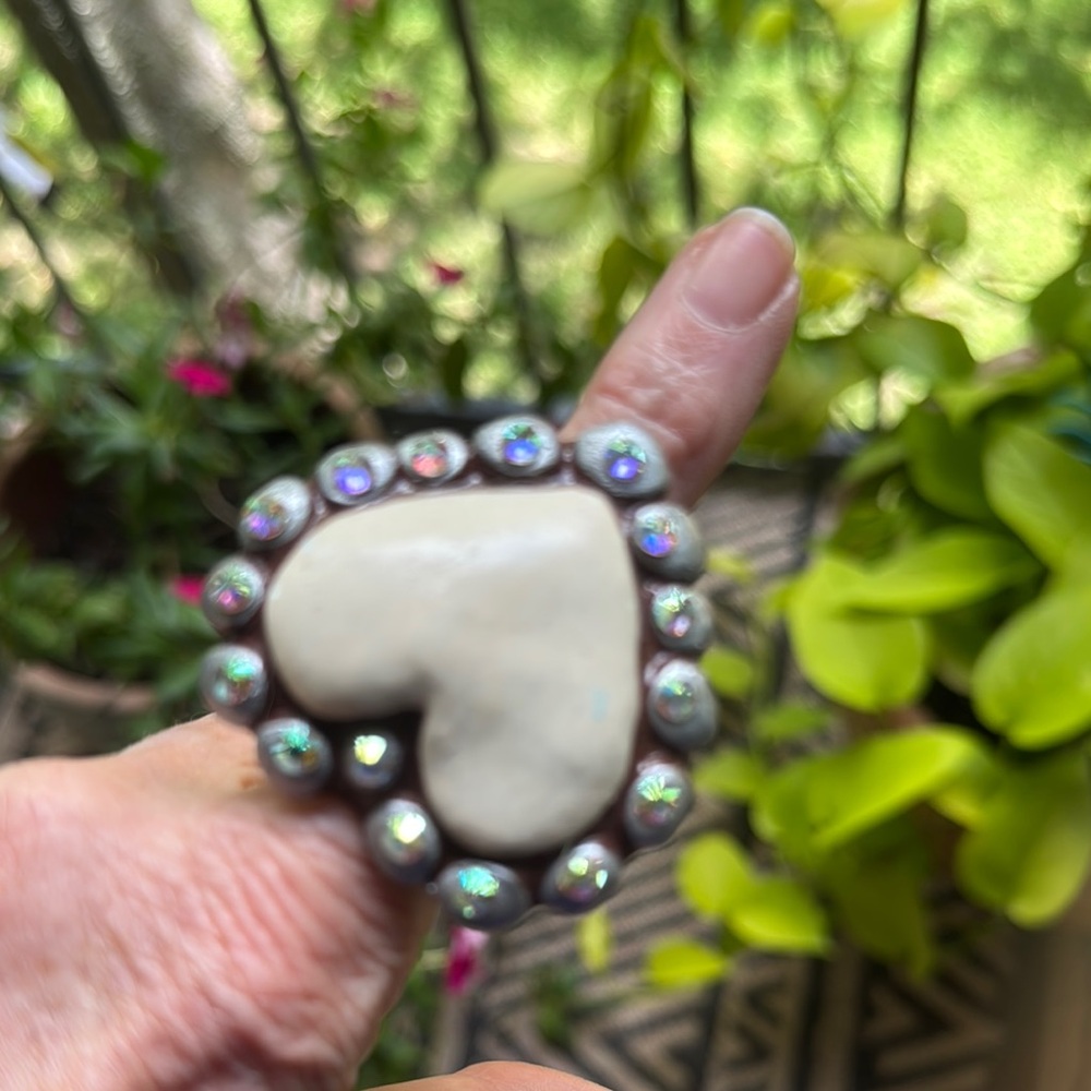 Sookie Sookie Cream Heart Adjustable Statement Ring w/Iridescent Accents. NWOT